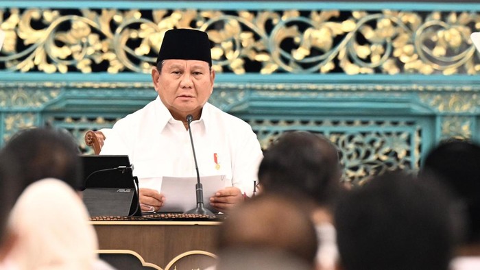 Presiden Prabowo Subianto saat memberikan arahan dalam Sidang Kabinet Paripurna di Istana Negara, Jakarta, Senin (20/7/2026).
