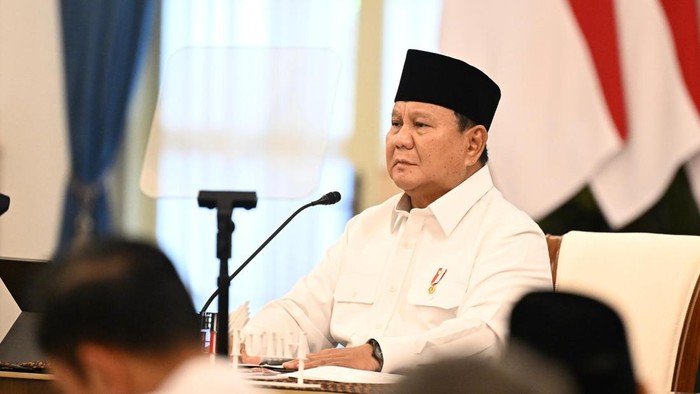 Presiden Prabowo Subianto saat memberikan arahan dalam Sidang Kabinet Paripurna di Istana Negara, Jakarta, Senin (20/7/2026).
