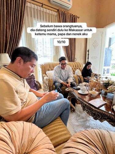 proposal pernikahan Viral aksi pria berikan proposal pernikahan lengkap dengan portofolio karier hingga linimasa masa depan saat meminta restu kepada orang tua pacar.
