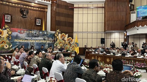 Rakor Pembangunan Wilayah di Bali dipimpin oleh Menko Infrastruktur dan Pembangunan Kewilayahan Agus Harimurti Yudhoyono di Kantor Gubernur Bali, Senin (20/7/2026).