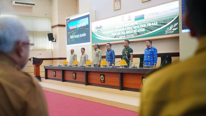 Rapat koordinasi di Ruang Rapat Pimpinan Kantor Gubernur Sulsel, Jalan Urip Sumoharjo, Kota Makassar pada Senin (20/7/2026).