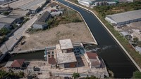 Proyek yang hampir rampung tersebut diharapkan mampu memberikan perlindungan kawasan pesisir timur Kota Semarang terhadap risiko banjir dan rob. ANTARA FOTO/Aji Styawan  