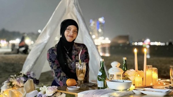 Sajidah Halilintar Rayakan Ultah di Pantai hingga Makan di Resto Korea
