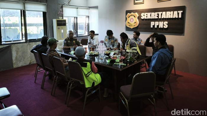 Sejumlah jukir yang dipanggil di Satpol PP, Senin (20/7) karena menunggak retribusi.