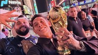 Euphoria Spanyol jadi juara Piala Dunia 2026 juga dirayakan di Times Square, New York. Foto: Instagram @ganindrabimo