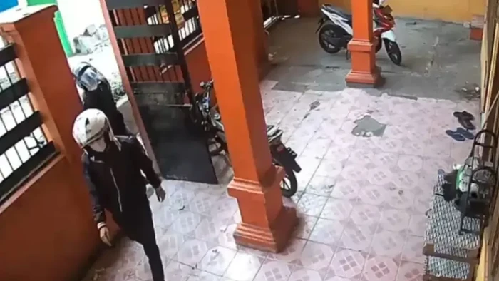 Seorang pengemudi ojek menjadi korban penembakan oleh terduga pelaku pencurian kendaraan bermotor (curanmor) di kawasan Matraman, Jaktim. (dok Pribadi/Antara)