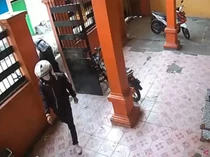 Cegat Pencuri Motor di Matraman, Tukang Ojek Luka Kena Tembak