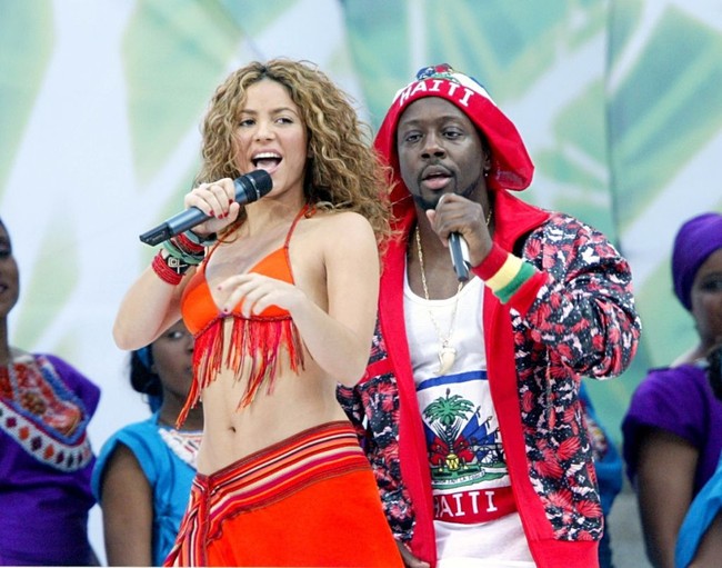 Satu hal yang tak kalah membuat takjub, penampilan Shakira tampak tak berubah ataupun menua, dari 20 tahun lalu baik dari wajah maupun tubuhnya. Ia pertama kali tampil dalam upacara penutupan Piala Dunia 2006 yang digelar di Jerman, membawakan lagu ‘Hips Don’t Lie’. Foto: PA Images via Getty Images/Mike Egerton - EMPICS