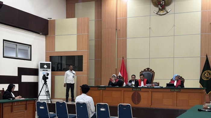 Sidang vonis pembunuhan kacab bank di PN Jaktim (Adhfar/detikcom)