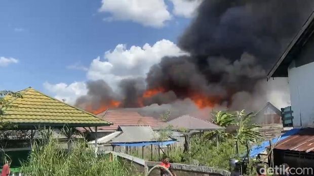 Sisa kebakaran di Pondok Pesantren Darussalam, Martapura Timur, Kabupaten Banjar. Sisa kebakaran di Pondok Pesantren Darussalam, Martapura Timur, Kabupaten Banjar.