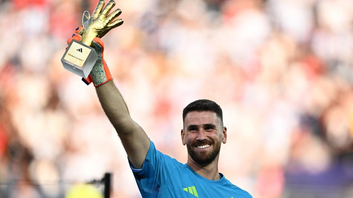 Spanyol Tak Cuma Juara, Tiga Pemainnya Sabet Trofi