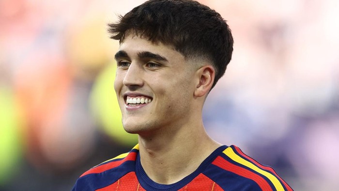 Soccer Football - FIFA World Cup 2026 - Final - Spain v Argentina - New York/New Jersey Stadium, East Rutherford, New Jersey, U.S. - July 19, 2026 Spains Pau Cubarsi celebrates after receiving the Young Player award REUTERS/Lee Smith