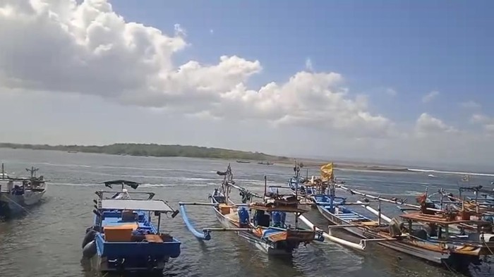 Suasana Pelawangan Grajagan Banyuwangi usai kapal tebalik