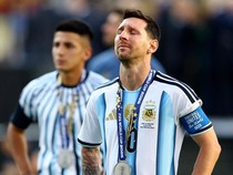 Rooney Sebut Sepatu Emas Mbappe Tak Adil untuk Messi