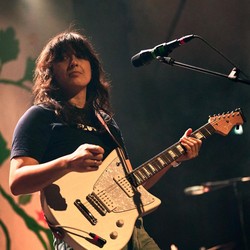 Surprise! Liz The Beths Ngaku Berdarah Indonesia, Mamanya Orang Manado!