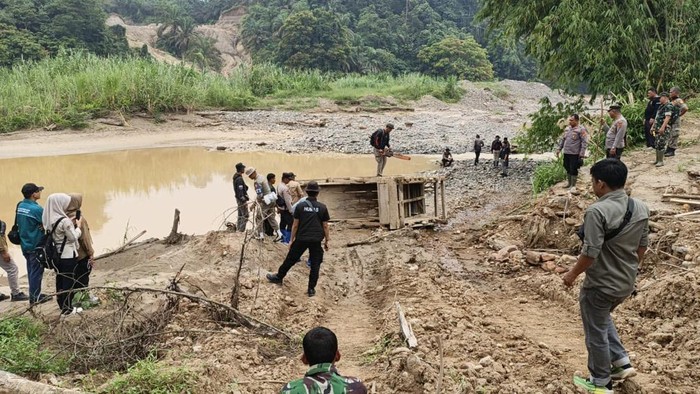 Tim gabungan melakukan razia tambang emas ilegal di kawasan Geopark Merangin