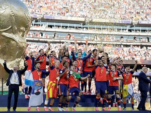 Donald Trump Dibikin Hilang di Foto Selebrasi Piala Dunia Timnas Spanyol