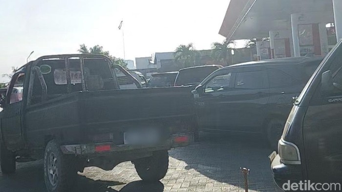 Antrean SPBU di Kotawaringin Barat.