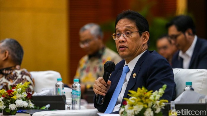 Menteri Keuangan Purbaya Yudhi Sadewa mengumumkan Anggaran Pendapatan dan Belanja Negara (APBN) mengalami defisit sebesar Rp196,5 triliun hingga semester I 2026. Defisit tersebut terjadi karena realisasi belanja negara lebih besar dibandingkan pendap