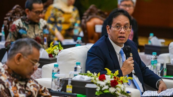 Menteri Keuangan Purbaya Yudhi Sadewa mengumumkan Anggaran Pendapatan dan Belanja Negara (APBN) mengalami defisit sebesar Rp196,5 triliun hingga semester I 2026. Defisit tersebut terjadi karena realisasi belanja negara lebih besar dibandingkan pendap