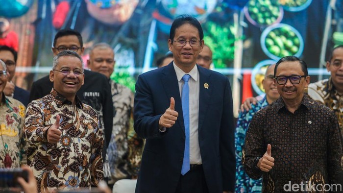 Menteri Keuangan Purbaya Yudhi Sadewa mengumumkan Anggaran Pendapatan dan Belanja Negara (APBN) mengalami defisit sebesar Rp196,5 triliun hingga semester I 2026. Defisit tersebut terjadi karena realisasi belanja negara lebih besar dibandingkan pendap
