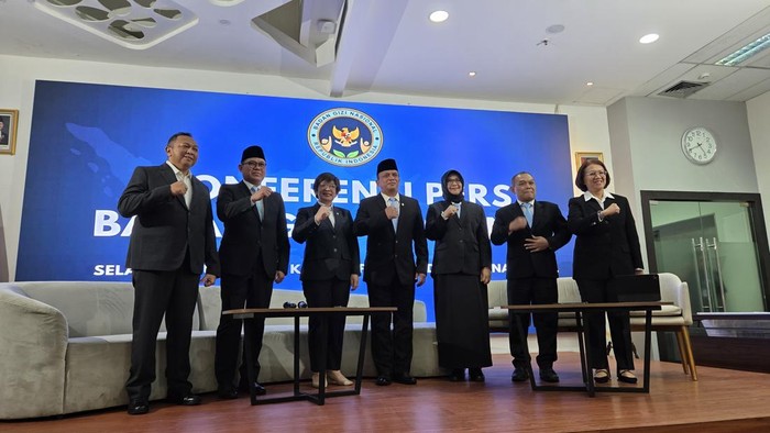 Badan Gizi Nasional (BGN) memperkenalkan lima pejabat baru, Selasa (21/7/2026). Kelimanya merupakan pengganti dari pejabat sebelumnya mulai dari Sekretaris Utama hingga Deputi Bidang Pemantauan dan Pengawasan.