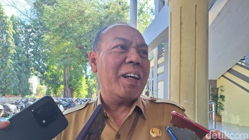 Kepala Bidang (Kabid) Pelayanan Badan Keuangan Daerah (BKD) Kota Mataram, Achmad Amrin saat diwawancarai, Selasa (21/7/2026).