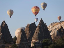 Longsor Picu Batu Raksasa di Cappadocia Turki Jatuh, 3 Orang Tewas