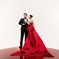 7 Potret Prewedding Dea Annisa, Memukau Dengan Gaun Merah Berhias Bunga 3D