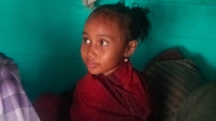 Diska (7) selamat dari kecelakaan KLM Nurul Salsa setelah 4 hari terombang-ambing di laut.