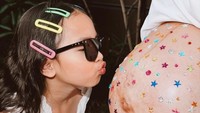 Ada anak pertamanya, Zaenab Alexander, dalam unggahannya itu. Foto: dok instagram Eriska Nakesya