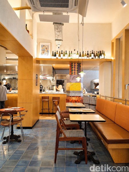 Freckles Pizza Studio, Resto Mungil Nuansa Japandi Minimalis di Kebayoran Baru