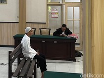 Sales Pampers Elus Kemaluan di Hadapan 4 Siswi SMA Diadili PN Mojokerto
