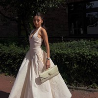 Tak sedikit yang memuji kecantikan Jennifer. She’s the real princess, bunyi salah satu komentar. Soooo Beautiful, komentar lain. Foto: Instagram/@jenniferhubner