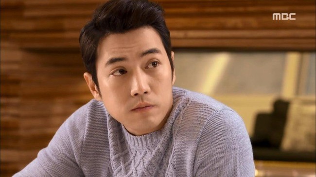 Dalam drama Korea Agent Kim Reactivated, Joo Sang Wook diceritakan sebagai tokoh legendaris yang memulai karier sebagai gangster bayaran hingga naik jabatan menjadi ketua Juhak Construction. Karakternya menyelesaikan masalah dengan uang dan kekerasan. Foto: Instagram
