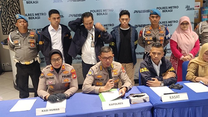 Jumpa pers pengungkapan kasus Taufik Hidayat Cikarang penyiksa pacar (diok.istimewa)