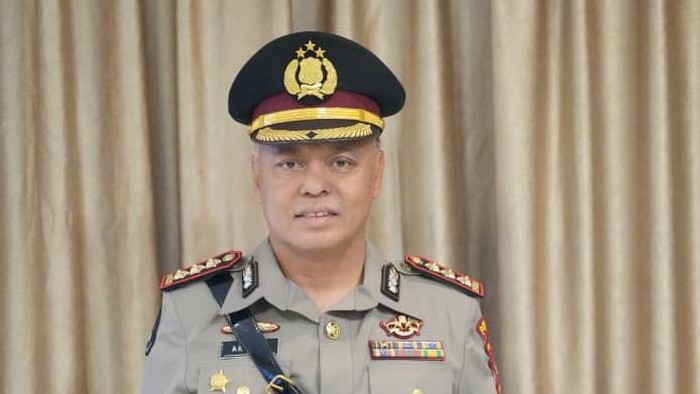 Kapolda Riau Irjen Pol Herry Heryawan melantik Kombes Akmadi sebagai Kabid Humas Polda Riau, Selasa (21/7/2026).