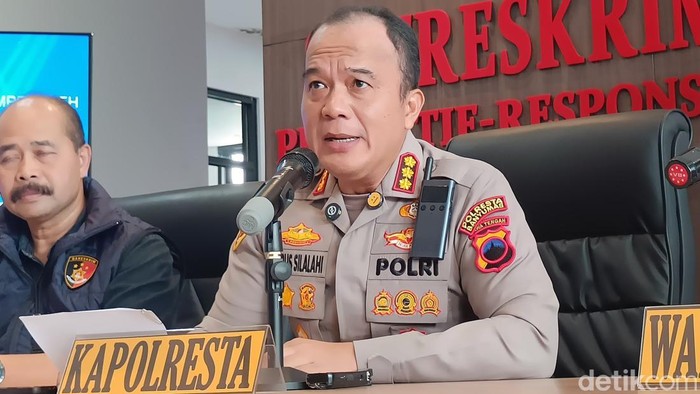Kapolresta Banyumas, Kombes Petrus Silalahi memberikan keterangan kepada wartawan saat ungkap kasus di kantornya, Selasa (21/7/2026).