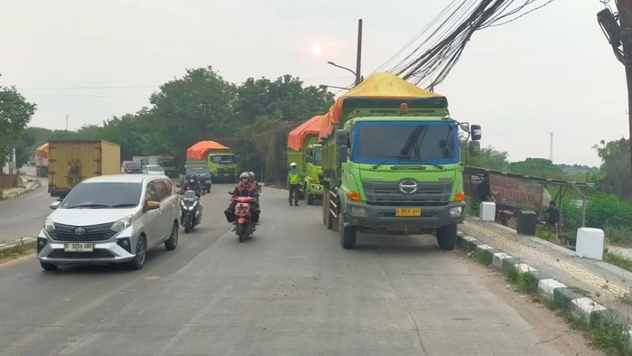 Kapolsek Cikande Kompol Rudika Harto Kanajiri soal penertiban truk tanah di jalan Cikande
