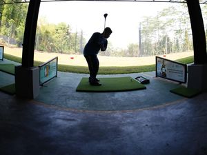 Tampil Beda! MPLS SMA di Jogja Ini Ajak Siswa Baru Main Golf