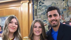 Cantiknya Calon Ratu Spanyol Sambut Lamine Yamal di Istana Pakai Jersey