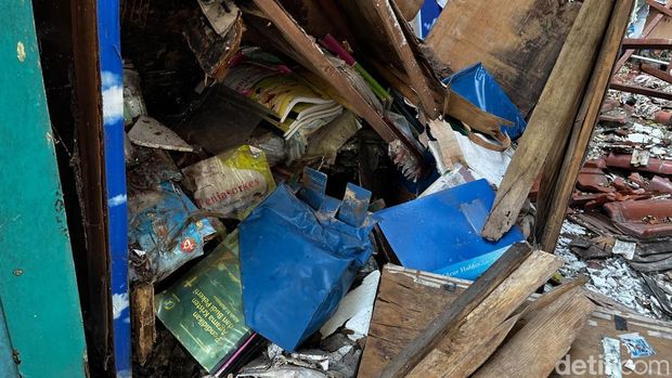 Kondisi bangunan SD Negeri Kebayoran Lama Selatan 09, Jakarta Selatan, kian memprihatinkan
