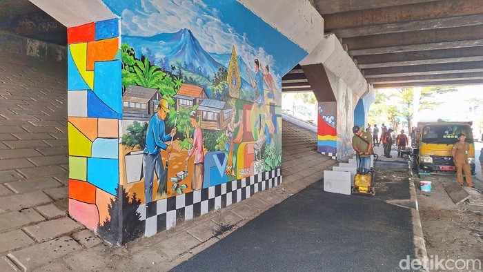 Kondisi bawah jembatan tol di Jalan Raya Kopo, Kecamatan Margahayu, Kabupaten Bandung