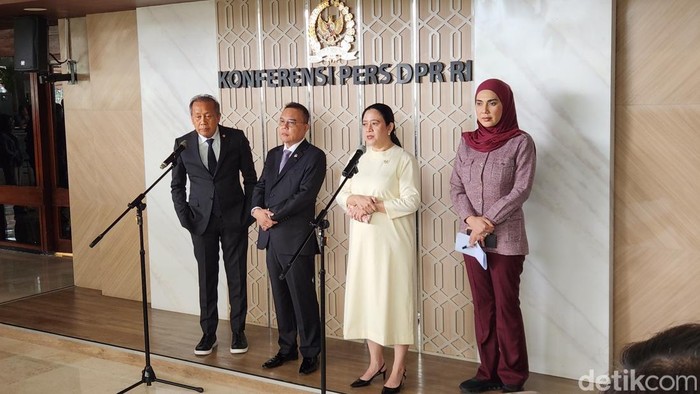 Konferensi pers pimpinan DPR, Selasa (21/7/2026).