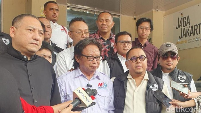 Lawyer Hotman Paris kembali dilaporkan terkait pernyataan lu punya otak nggak yang dilontarkan saat konferensi pers. Laporan dilayangkan ke Polda Metro Jaya. (Wildan/detikcom)