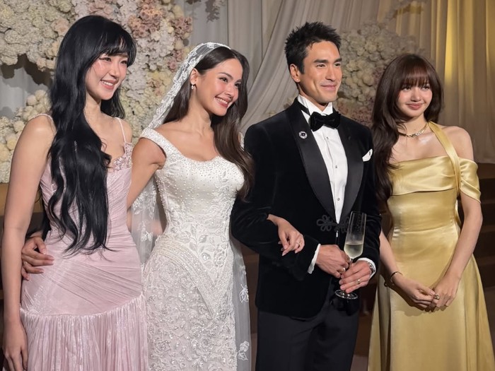 Lisa BLACKPINK hadiri pernikahan Yaya Urassaya-Nadech Kugimiya.
