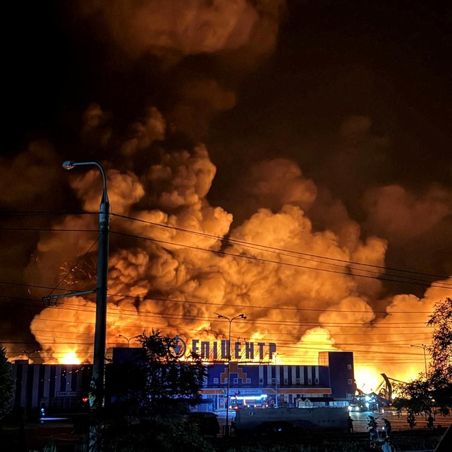 Mal di Ukraina Terbakar Kena Sasaran Drone Rusia