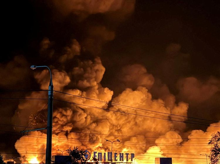Mal di Ukraina Terbakar Kena Sasaran Drone Rusia
