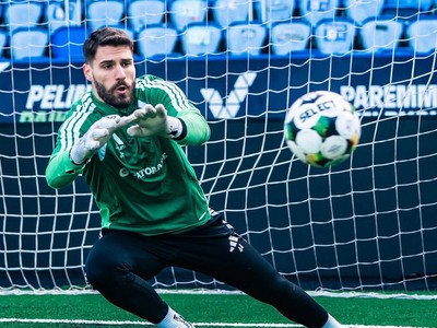Profil Matej Markovic, Kiper Kroasia yang Kabarnya Diincar Persib