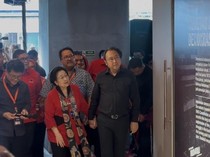 Digandeng Prananda Prabowo, Megawati Keliling Pameran Arsip Foto Kudatuli